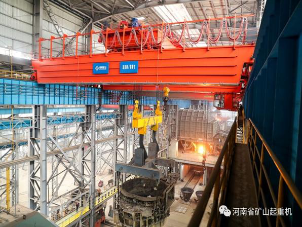 Kuangyuan foundry overhead crane handling molten metal in a steel plant