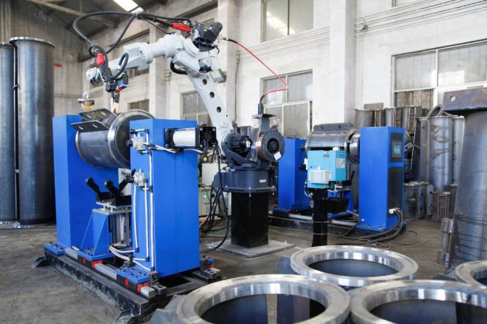Robot welding cell machining crane components in the Kuangyuan workshop